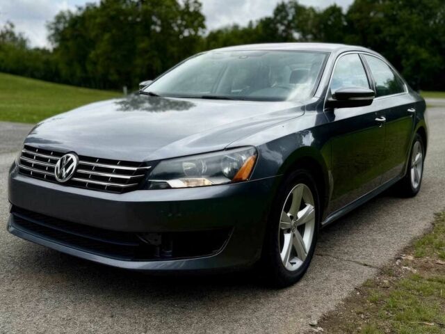 Черный Фольксваген Пассат, объемом двигателя 2 л и пробегом 81 тыс. км за 3900 $, фото 2 на Automoto.ua