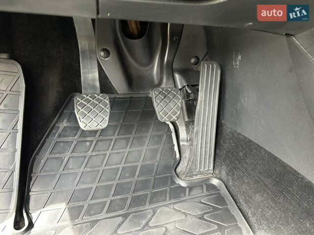 Чорний Фольксваген Пассат, об'ємом двигуна 1.97 л та пробігом 156 тис. км за 13700 $, фото 37 на Automoto.ua