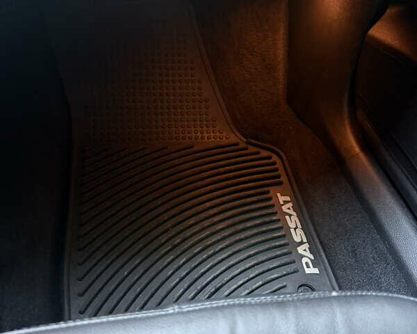 Черный Фольксваген Пассат, объемом двигателя 2.48 л и пробегом 260 тыс. км за 12000 $, фото 14 на Automoto.ua