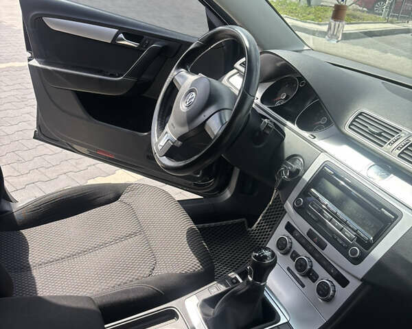 Черный Фольксваген Пассат, объемом двигателя 1.97 л и пробегом 150 тыс. км за 13500 $, фото 25 на Automoto.ua