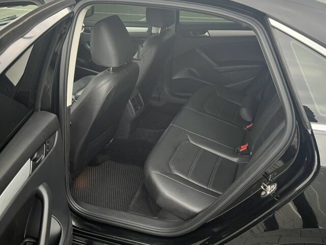 Черный Фольксваген Пассат, объемом двигателя 2.48 л и пробегом 191 тыс. км за 12100 $, фото 6 на Automoto.ua