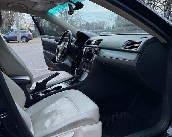 Черный Фольксваген Пассат, объемом двигателя 2.5 л и пробегом 267 тыс. км за 9800 $, фото 22 на Automoto.ua