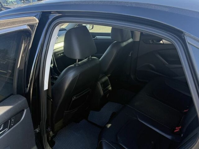 Черный Фольксваген Пассат, объемом двигателя 2.5 л и пробегом 231 тыс. км за 9000 $, фото 2 на Automoto.ua