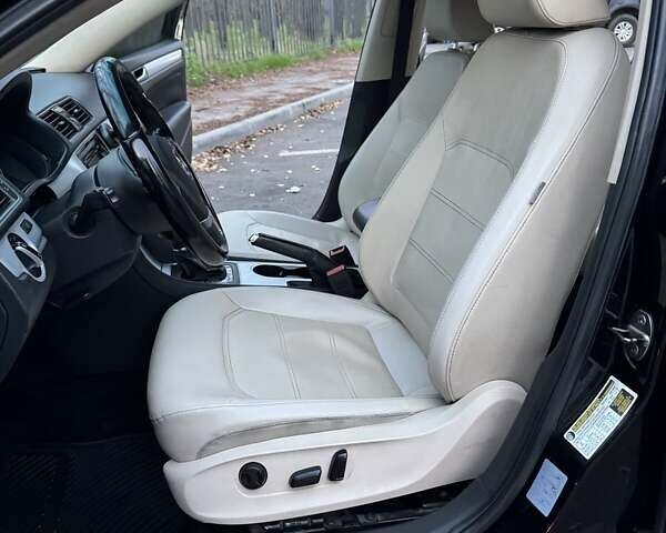 Черный Фольксваген Пассат, объемом двигателя 2.5 л и пробегом 267 тыс. км за 9800 $, фото 17 на Automoto.ua