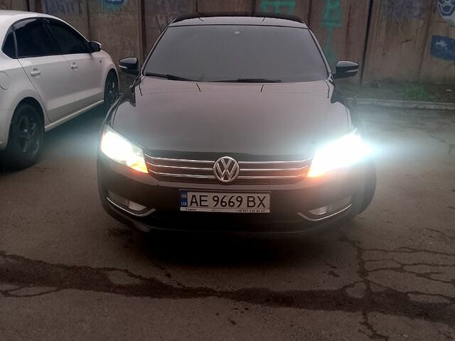 Черный Фольксваген Пассат, объемом двигателя 1.8 л и пробегом 192 тыс. км за 9200 $, фото 7 на Automoto.ua