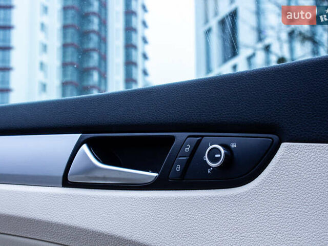 Чорний Фольксваген Пассат, об'ємом двигуна 2.5 л та пробігом 211 тис. км за 10300 $, фото 29 на Automoto.ua