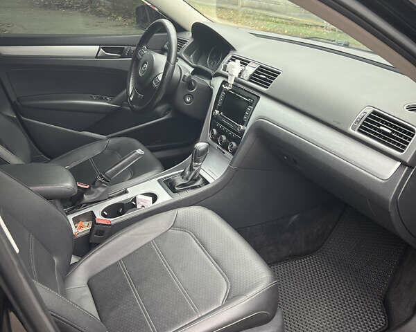 Чорний Фольксваген Пассат, об'ємом двигуна 2.48 л та пробігом 191 тис. км за 12100 $, фото 5 на Automoto.ua