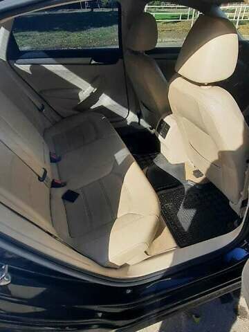 Черный Фольксваген Пассат, объемом двигателя 1.8 л и пробегом 380 тыс. км за 9200 $, фото 4 на Automoto.ua