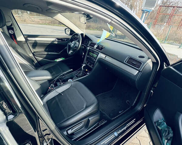 Черный Фольксваген Пассат, объемом двигателя 2.5 л и пробегом 195 тыс. км за 10500 $, фото 6 на Automoto.ua