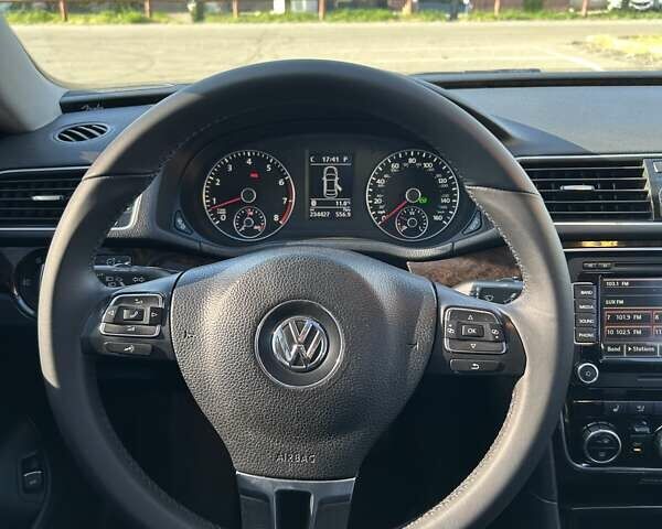 Черный Фольксваген Пассат, объемом двигателя 1.8 л и пробегом 240 тыс. км за 11300 $, фото 23 на Automoto.ua