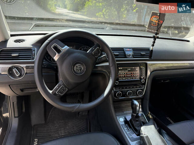 Черный Фольксваген Пассат, объемом двигателя 2.48 л и пробегом 260 тыс. км за 12000 $, фото 19 на Automoto.ua