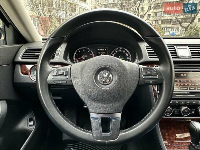 Черный Фольксваген Пассат, объемом двигателя 2.5 л и пробегом 82 тыс. км за 12800 $, фото 19 на Automoto.ua