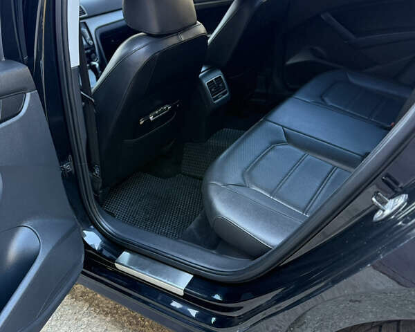 Черный Фольксваген Пассат, объемом двигателя 1.78 л и пробегом 286 тыс. км за 10500 $, фото 9 на Automoto.ua