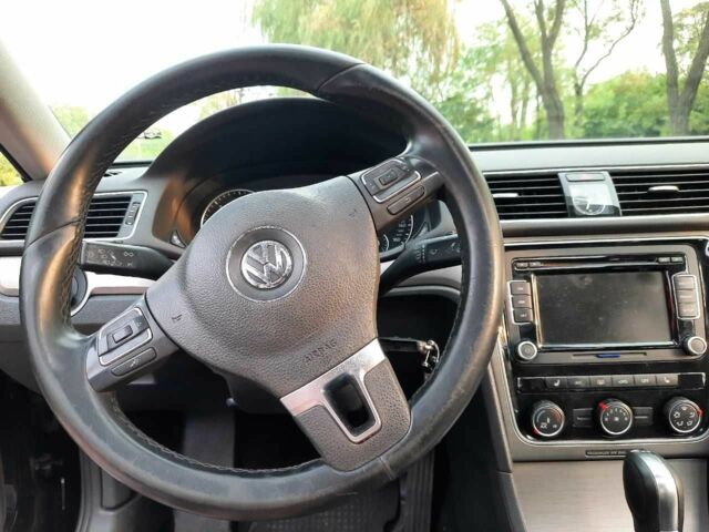 Чорний Фольксваген Пассат, об'ємом двигуна 2 л та пробігом 300 тис. км за 9499 $, фото 10 на Automoto.ua