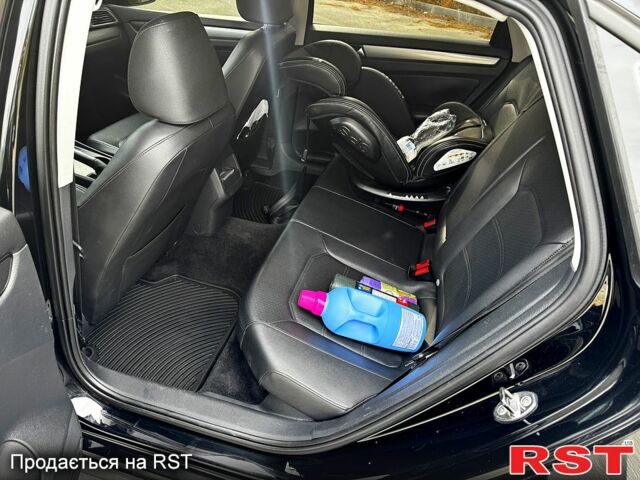 Черный Фольксваген Пассат, объемом двигателя 1.8 л и пробегом 200 тыс. км за 10000 $, фото 9 на Automoto.ua