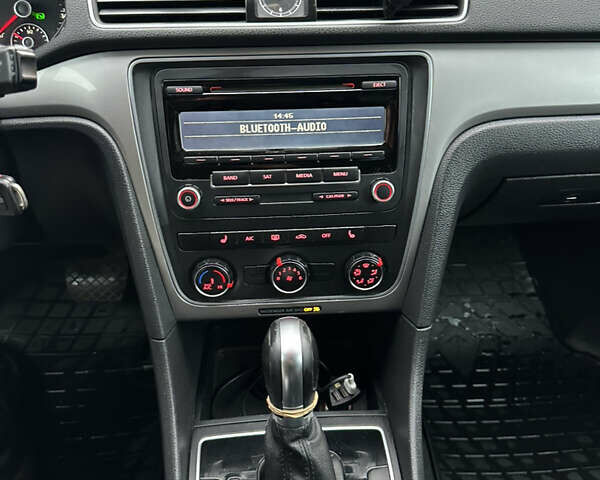 Черный Фольксваген Пассат, объемом двигателя 1.8 л и пробегом 247 тыс. км за 11000 $, фото 12 на Automoto.ua