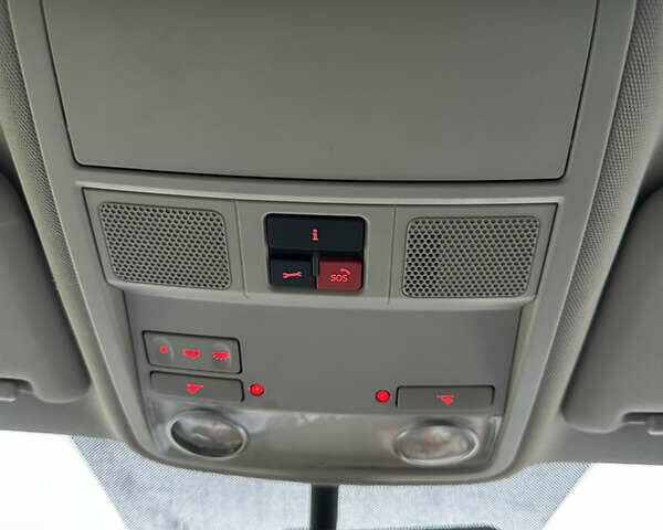 Черный Фольксваген Пассат, объемом двигателя 1.8 л и пробегом 247 тыс. км за 11000 $, фото 14 на Automoto.ua