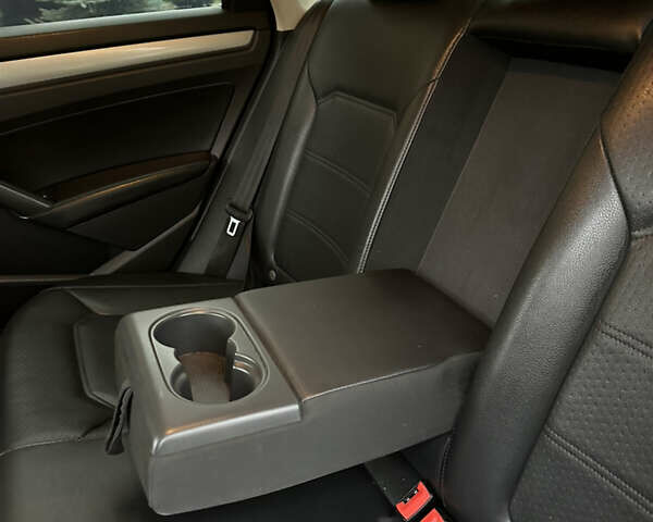 Черный Фольксваген Пассат, объемом двигателя 1.8 л и пробегом 247 тыс. км за 11000 $, фото 18 на Automoto.ua