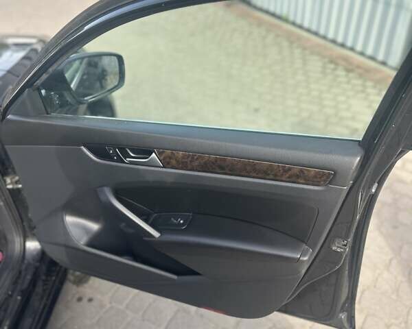 Чорний Фольксваген Пассат, об'ємом двигуна 2 л та пробігом 150 тис. км за 12500 $, фото 13 на Automoto.ua