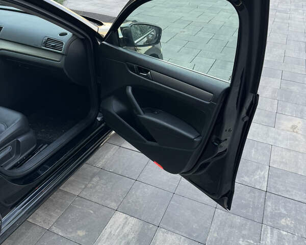 Черный Фольксваген Пассат, объемом двигателя 2 л и пробегом 246 тыс. км за 12499 $, фото 26 на Automoto.ua