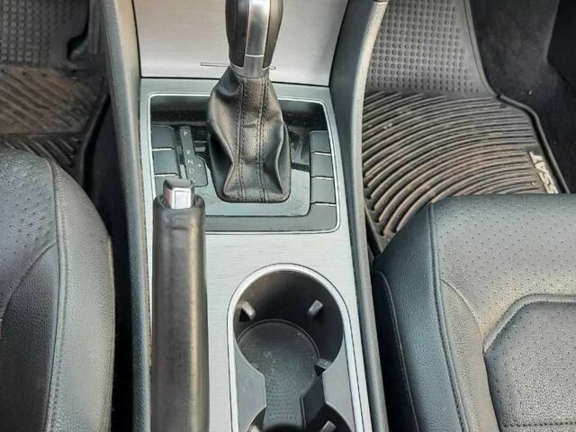 Чорний Фольксваген Пассат, об'ємом двигуна 2 л та пробігом 300 тис. км за 9499 $, фото 13 на Automoto.ua