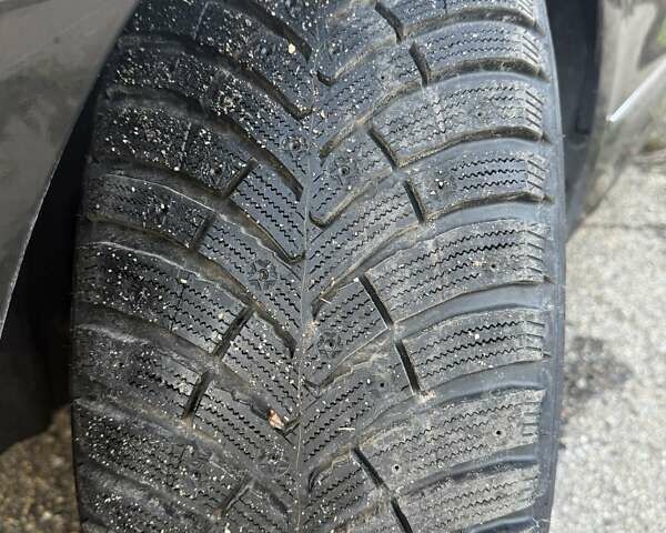 Черный Фольксваген Пассат, объемом двигателя 1.8 л и пробегом 293 тыс. км за 12500 $, фото 10 на Automoto.ua