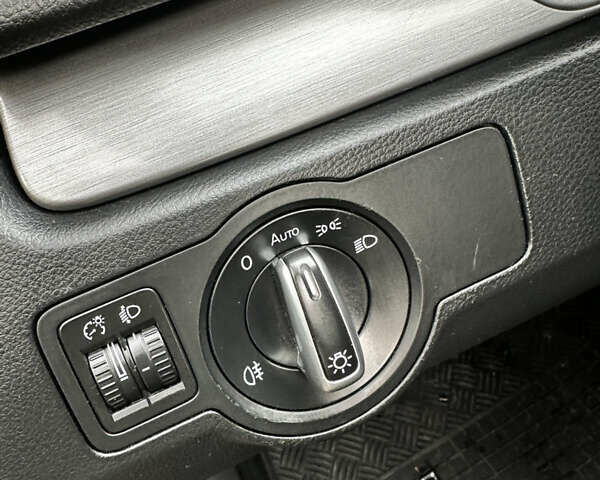 Чорний Фольксваген Пассат, об'ємом двигуна 1.6 л та пробігом 262 тис. км за 11300 $, фото 19 на Automoto.ua