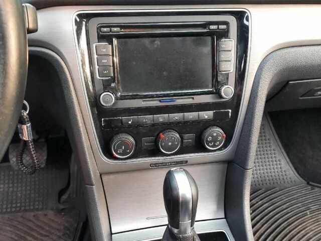 Чорний Фольксваген Пассат, об'ємом двигуна 2 л та пробігом 300 тис. км за 9499 $, фото 12 на Automoto.ua