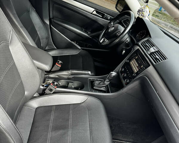 Черный Фольксваген Пассат, объемом двигателя 1.8 л и пробегом 143 тыс. км за 10800 $, фото 11 на Automoto.ua