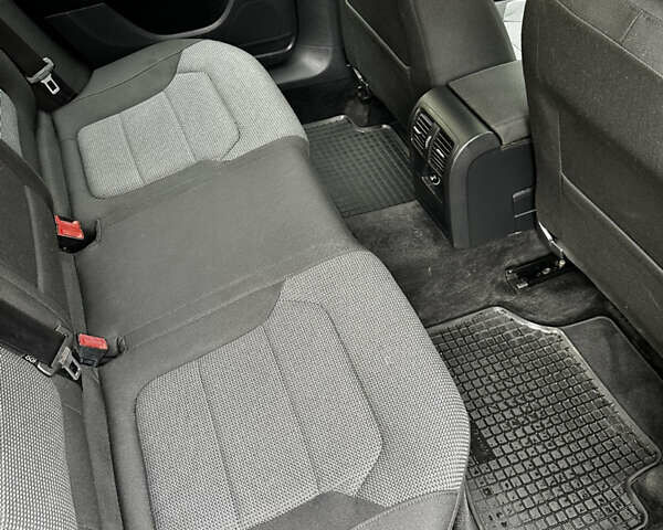 Чорний Фольксваген Пассат, об'ємом двигуна 1.6 л та пробігом 262 тис. км за 11300 $, фото 5 на Automoto.ua