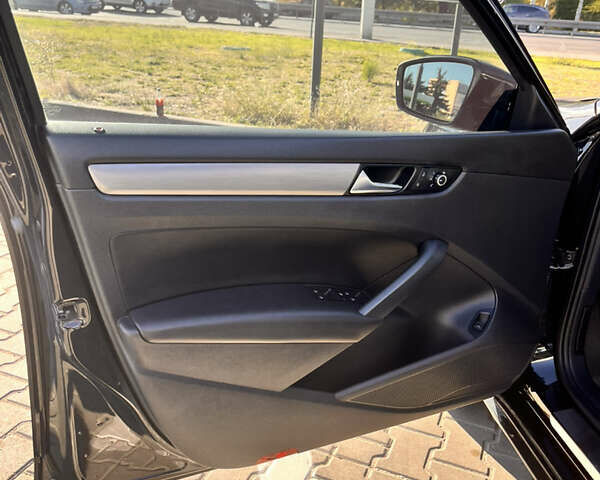 Черный Фольксваген Пассат, объемом двигателя 1.8 л и пробегом 211 тыс. км за 10500 $, фото 20 на Automoto.ua