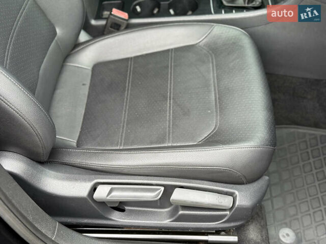 Чорний Фольксваген Пассат, об'ємом двигуна 1.8 л та пробігом 235 тис. км за 8999 $, фото 13 на Automoto.ua