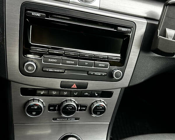 Чорний Фольксваген Пассат, об'ємом двигуна 1.6 л та пробігом 262 тис. км за 11300 $, фото 15 на Automoto.ua