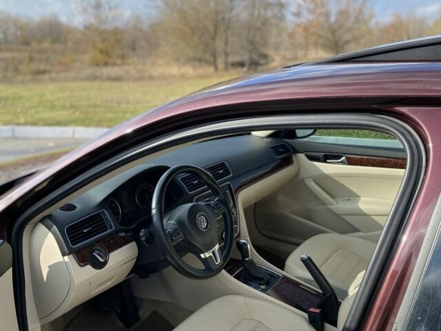 Чорний Фольксваген Пассат, об'ємом двигуна 2 л та пробігом 240 тис. км за 8799 $, фото 6 на Automoto.ua