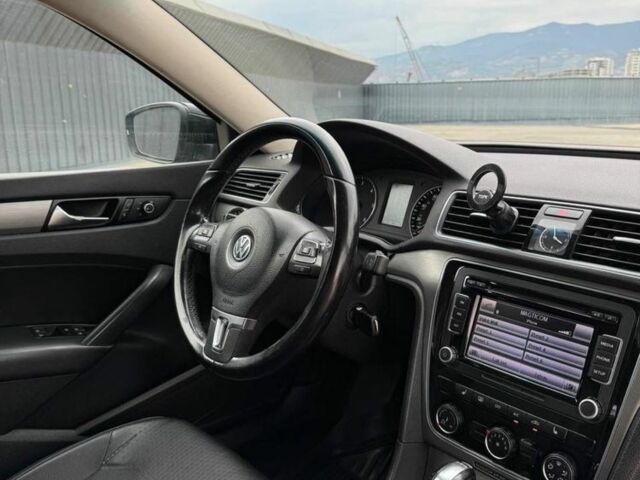 Чорний Фольксваген Пассат, об'ємом двигуна 2 л та пробігом 215 тис. км за 6900 $, фото 3 на Automoto.ua