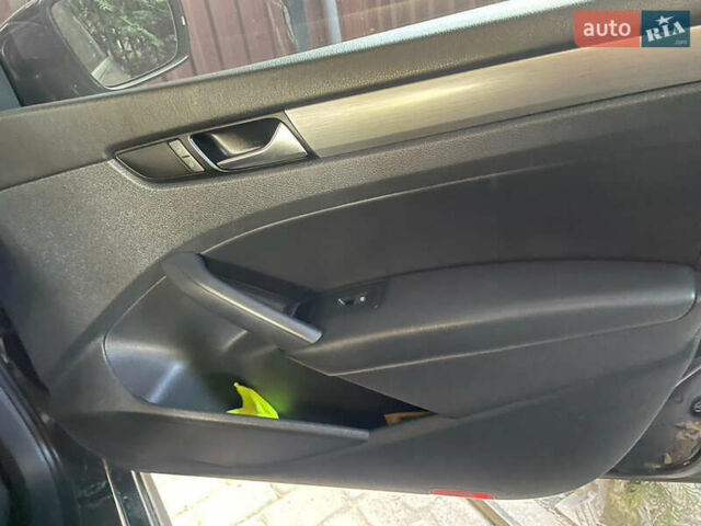 Черный Фольксваген Пассат, объемом двигателя 1.8 л и пробегом 211 тыс. км за 10500 $, фото 39 на Automoto.ua