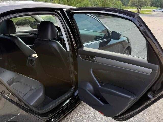 Черный Фольксваген Пассат, объемом двигателя 1.8 л и пробегом 85 тыс. км за 2000 $, фото 11 на Automoto.ua