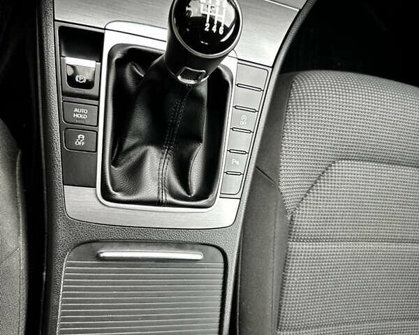 Чорний Фольксваген Пассат, об'ємом двигуна 1.6 л та пробігом 262 тис. км за 11300 $, фото 17 на Automoto.ua