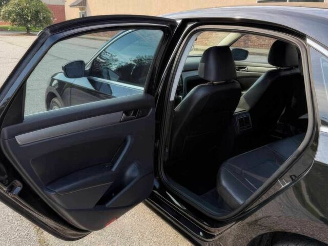 Черный Фольксваген Пассат, объемом двигателя 1.8 л и пробегом 85 тыс. км за 2000 $, фото 14 на Automoto.ua