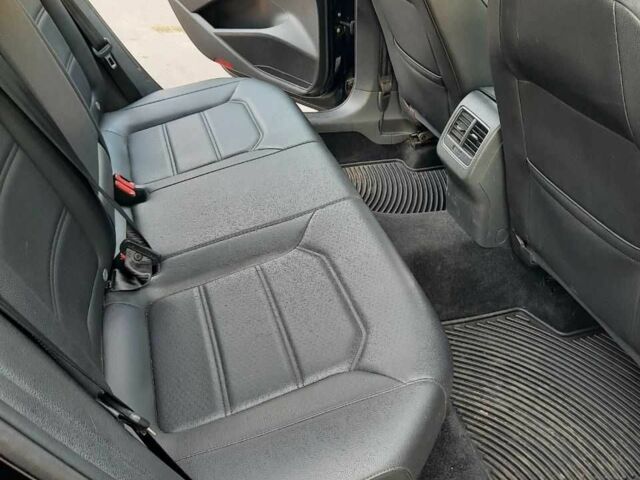 Чорний Фольксваген Пассат, об'ємом двигуна 2 л та пробігом 300 тис. км за 9499 $, фото 15 на Automoto.ua