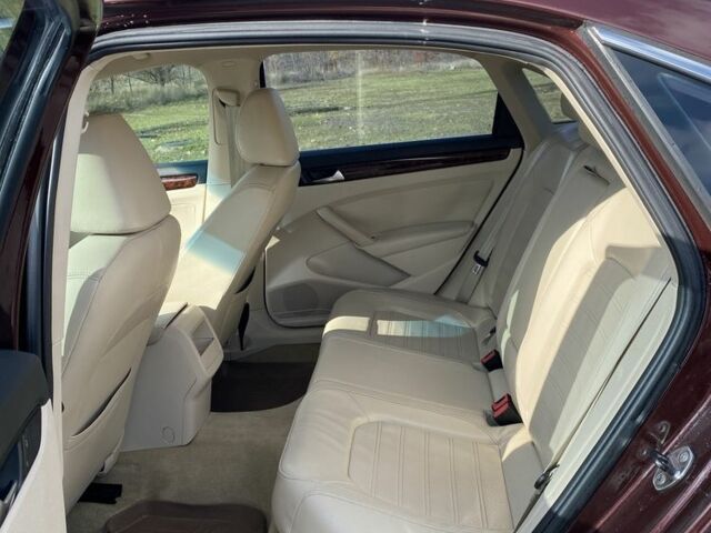 Чорний Фольксваген Пассат, об'ємом двигуна 2 л та пробігом 240 тис. км за 8799 $, фото 7 на Automoto.ua