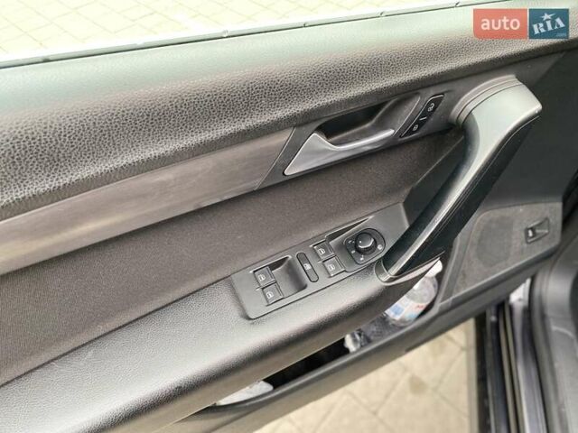 Черный Фольксваген Пассат, объемом двигателя 1.6 л и пробегом 237 тыс. км за 11500 $, фото 5 на Automoto.ua