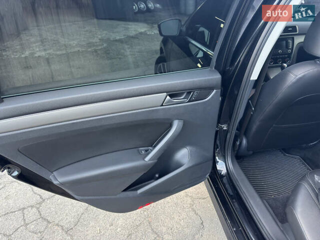 Чорний Фольксваген Пассат, об'ємом двигуна 1.8 л та пробігом 184 тис. км за 11000 $, фото 14 на Automoto.ua