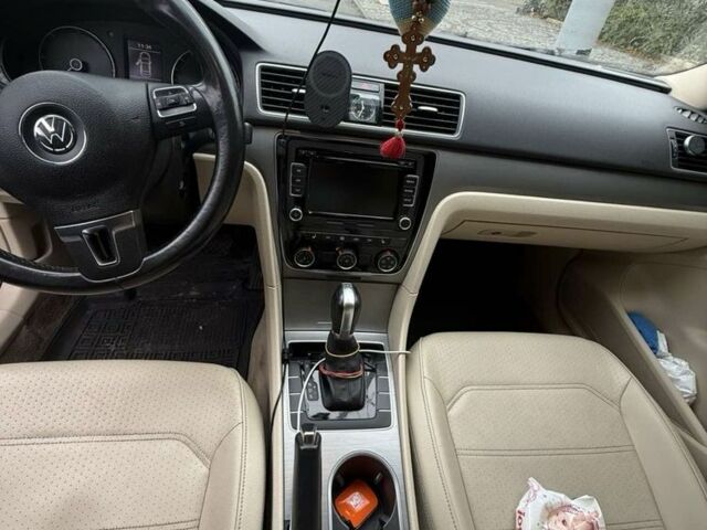 Чорний Фольксваген Пассат, об'ємом двигуна 2 л та пробігом 214 тис. км за 12500 $, фото 4 на Automoto.ua