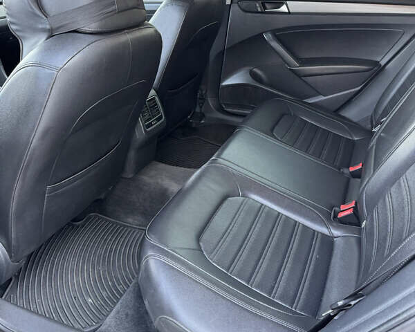 Черный Фольксваген Пассат, объемом двигателя 1.8 л и пробегом 230 тыс. км за 12700 $, фото 18 на Automoto.ua