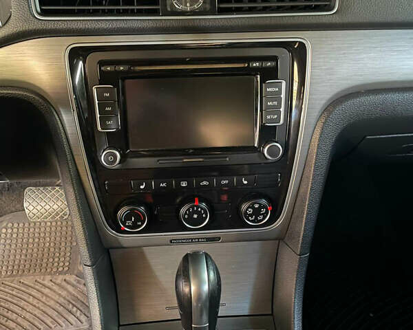 Черный Фольксваген Пассат, объемом двигателя 1.8 л и пробегом 211 тыс. км за 10500 $, фото 32 на Automoto.ua