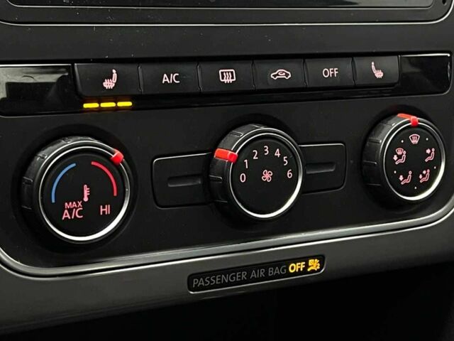 Черный Фольксваген Пассат, объемом двигателя 1.8 л и пробегом 174 тыс. км за 10750 $, фото 10 на Automoto.ua