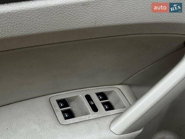 Черный Фольксваген Пассат, объемом двигателя 1.8 л и пробегом 140 тыс. км за 10990 $, фото 15 на Automoto.ua