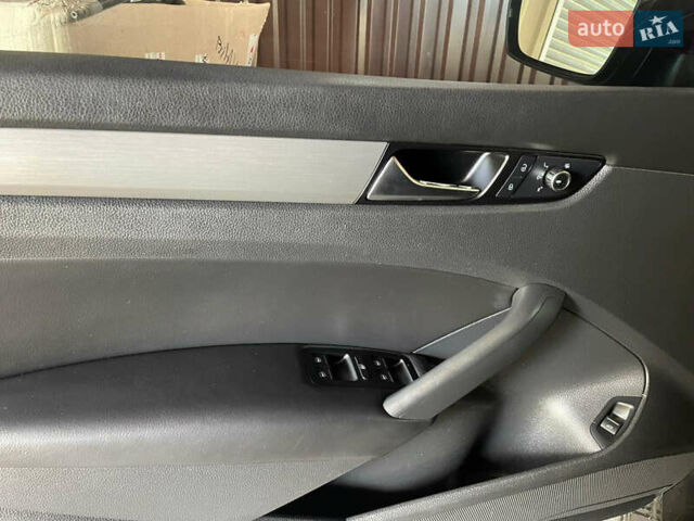 Черный Фольксваген Пассат, объемом двигателя 1.8 л и пробегом 211 тыс. км за 10500 $, фото 36 на Automoto.ua