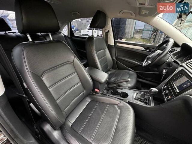 Черный Фольксваген Пассат, объемом двигателя 1.8 л и пробегом 115 тыс. км за 11000 $, фото 5 на Automoto.ua